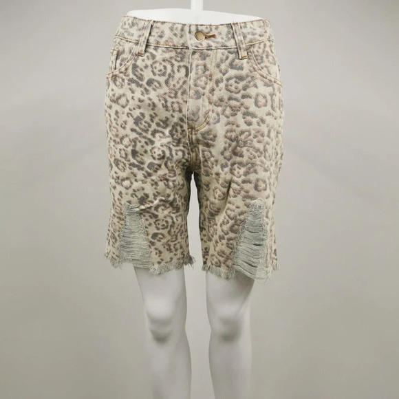 Fashion Nova Wild Runner High Rise Bermuda Leopard Short Size Medium - Picture 3 of 7